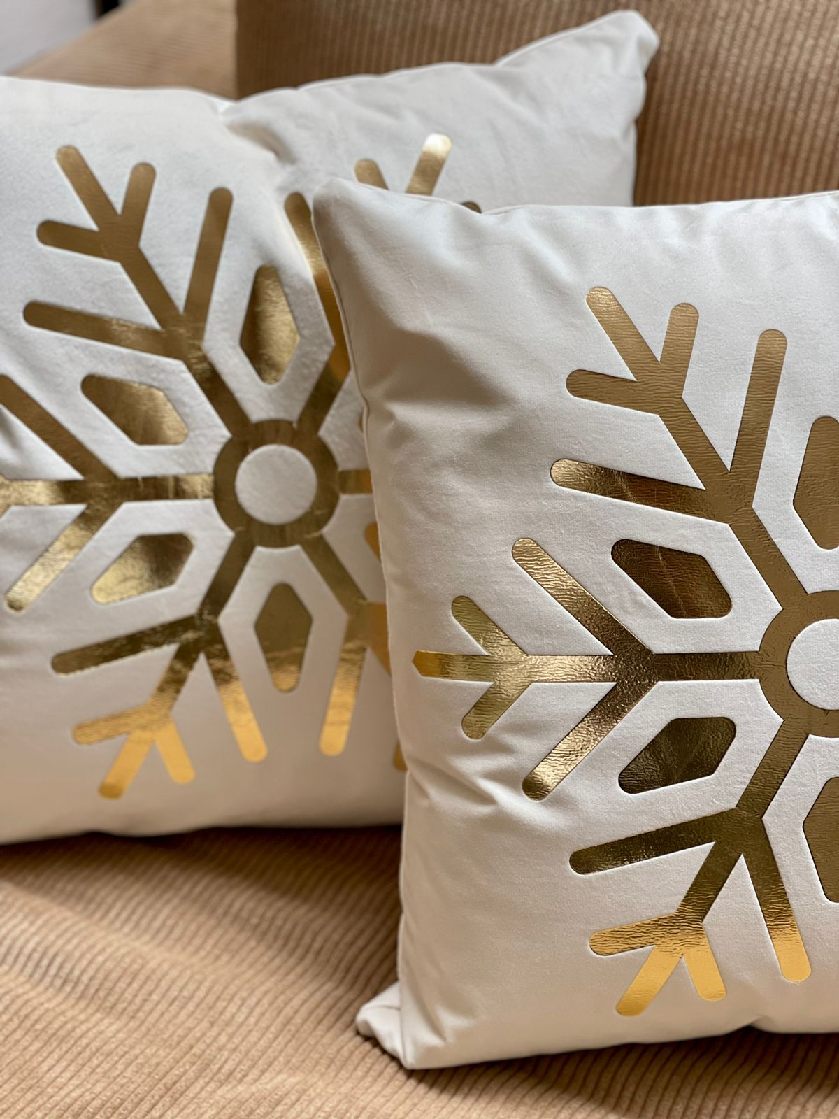 Cojin Navidad copos dorados