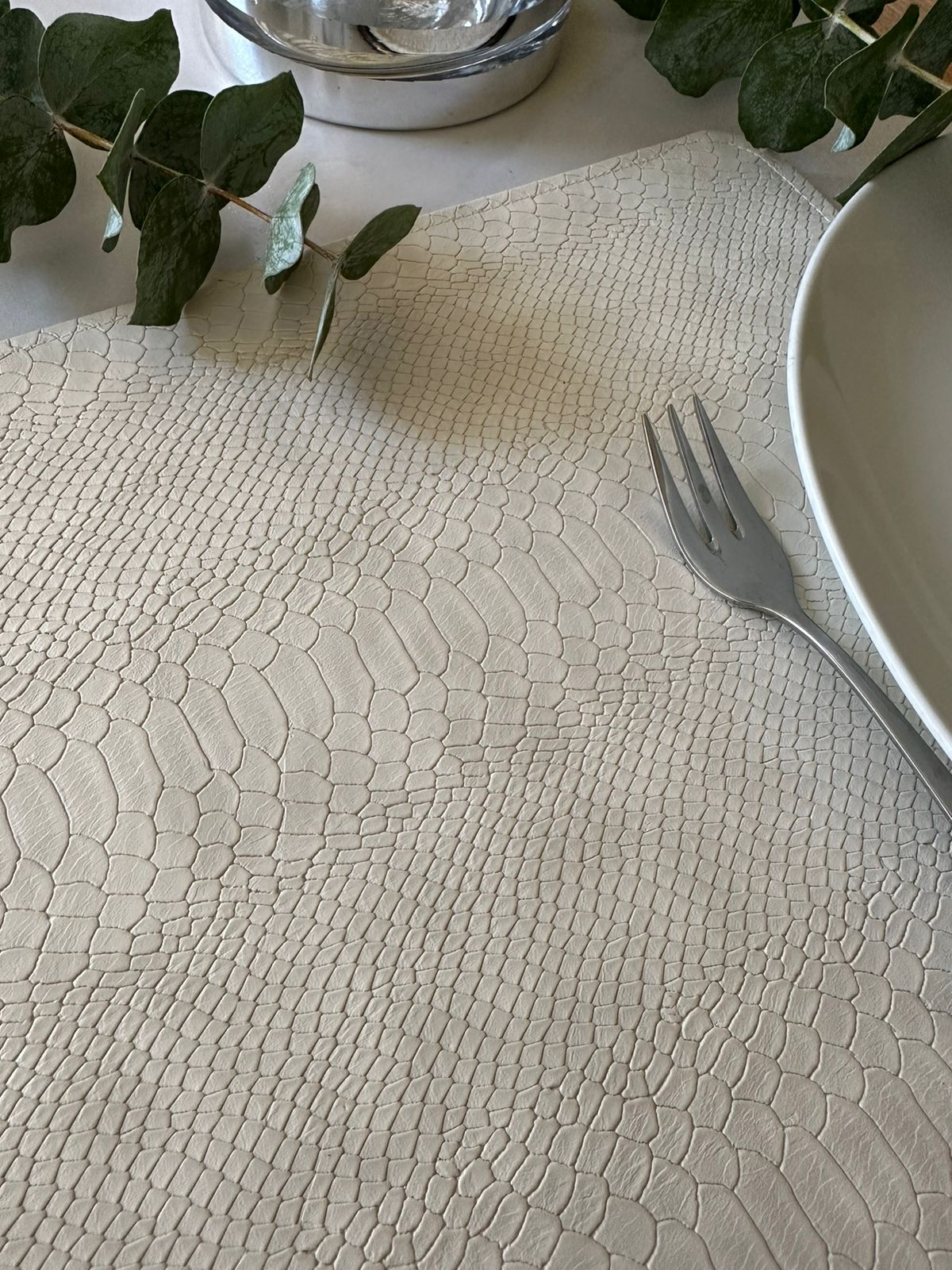 MRECV-DOR-PITBLA Individual rectangular de vinipiel dorado- pitón blanco