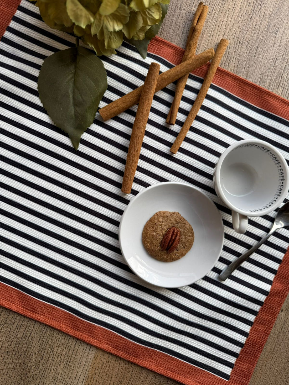 MRECT-RAYNEG Mantel individual tela rayas negras ( set de 4)